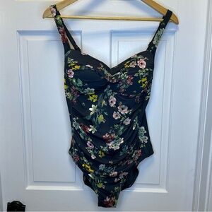 Nip Tuck‎ Size 10 Green Floral One-Piece Swimsuit